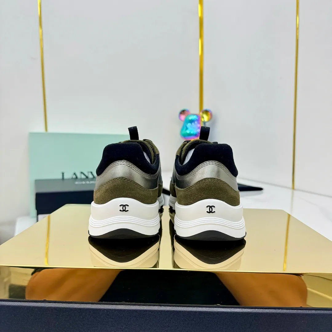 👟👟Ex-factory price 600👟👟High quality! ! ! CHANEL Chanel 25A latest thick-soled casual sports shoes. The counter is synchronized. The counter is very popular. It is a shoe that is very difficult to buy. The most popular thick-soled casual shoes on the Internet. As you can imagine, the most popular thick-soled casual shoes can not be missed. It has both good looks and comfort. Simple and versatile. The thick sole increases the height and is super versatile. Whoever wears it will look better. Upper: cowhide stitching. Lining: breathable mesh. Outsole: TPU original outsole. Size: 35-41 👉